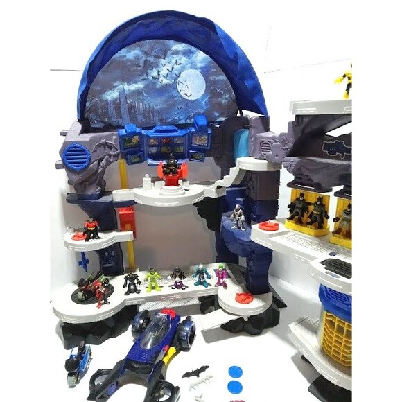 Imaginext DC Super Friends Batman Super Surround Batcave Playset - Picture 3 of 16